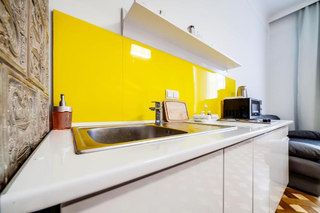 Family apartments in Lviv center with balcony - Knyazha Street 4, Ap 3 - Deluxe Family Apartment With Balcony