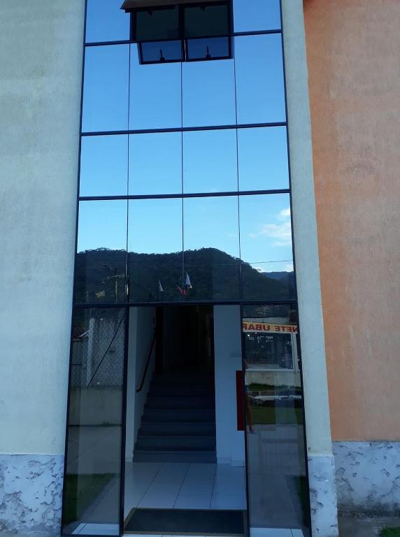  Apto em Condomínio com piscina