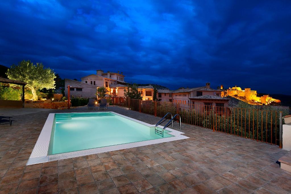 The swimming pool at or close to Apartamento Angel e Isabel