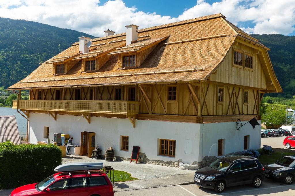 Nespecifikovaný výhled na hory nebo výhled na hory při pohledu z hotelu