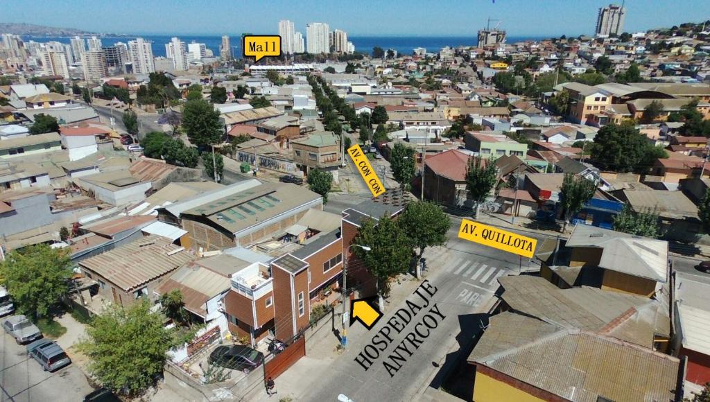 una vista aérea de una ciudad con edificios en Anyrcoy, en Viña del Mar