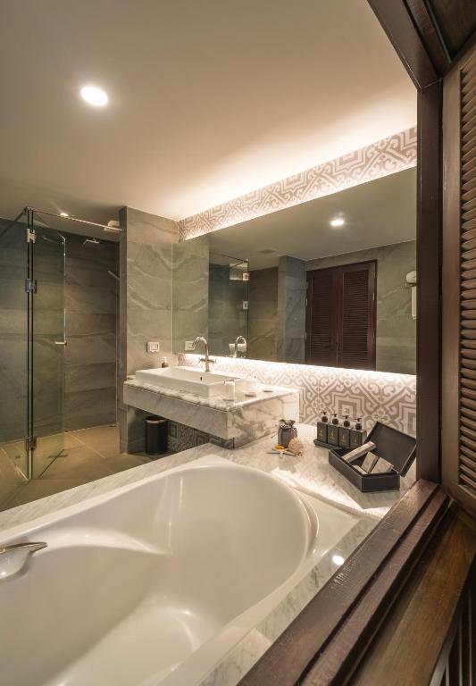 Ванная комната в Aonang Princeville Villa Resort & Spa - GHA WellHotel-Halal Certified, Krabi, Thailand