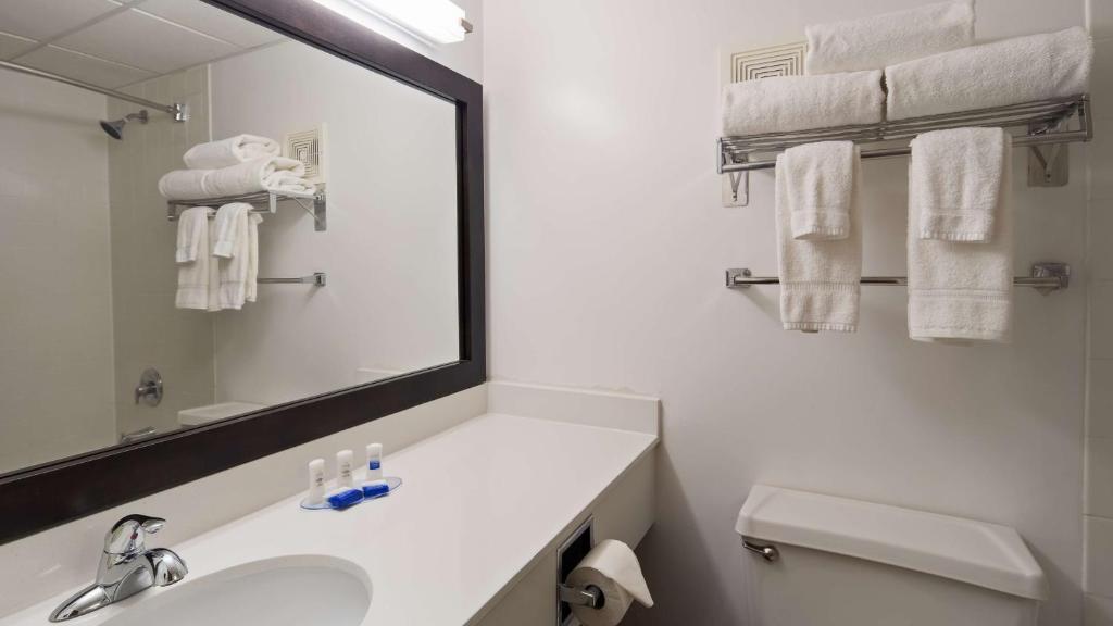 Albany Airport Inn - Queen Room Met Twee Queensize Bedden - Niet -roken
