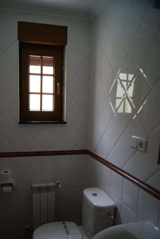 A bathroom at Hotel Garganta del Cares
