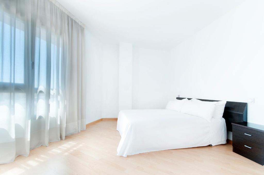 Postel nebo postele na pokoji v ubytování Madrid Airport Suites, Affiliated by Meliá