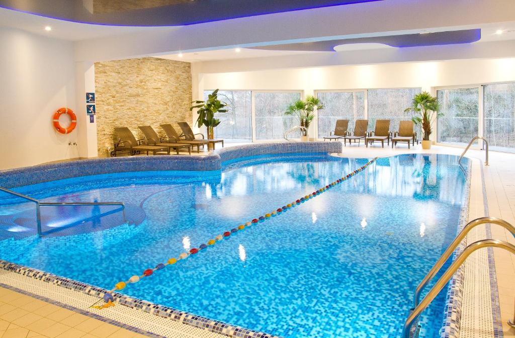 Bazén v ubytování Hotel Zacisze nebo v jeho okolí