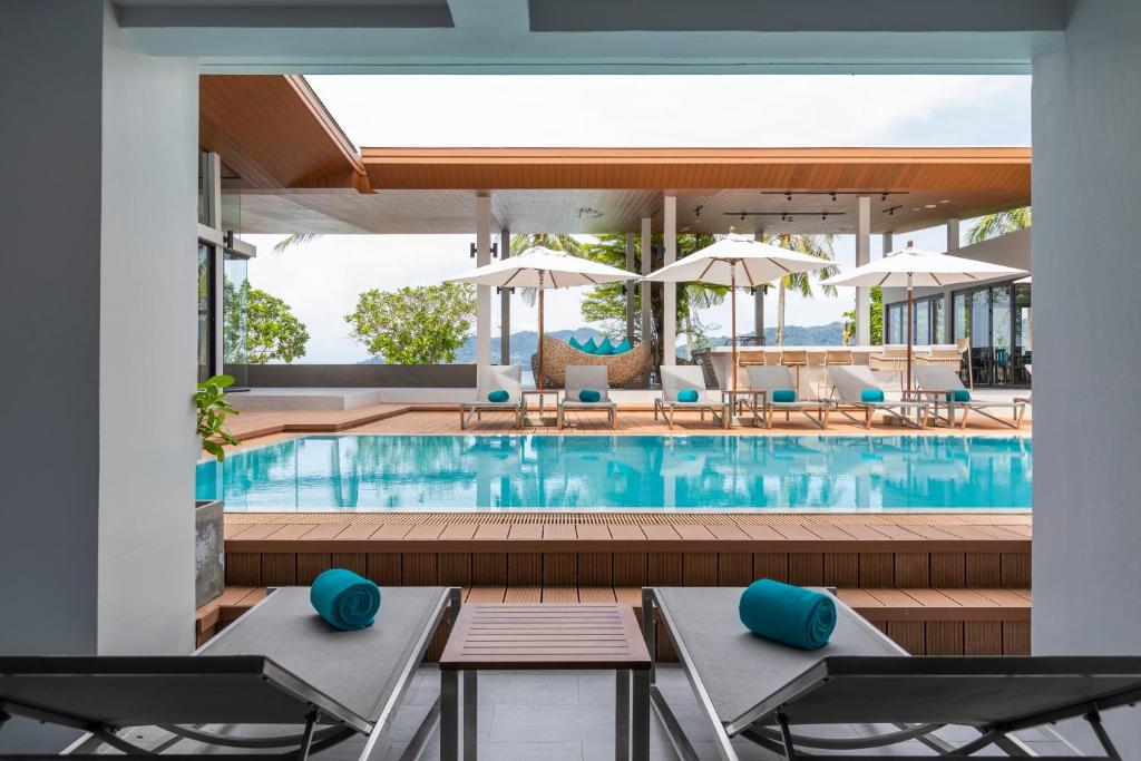 LIV Hotel Phuket Patong Beachfront - Resim 4