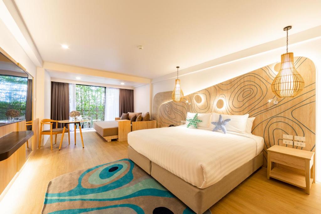 LIV Hotel Phuket Patong Beachfront - Resim 41