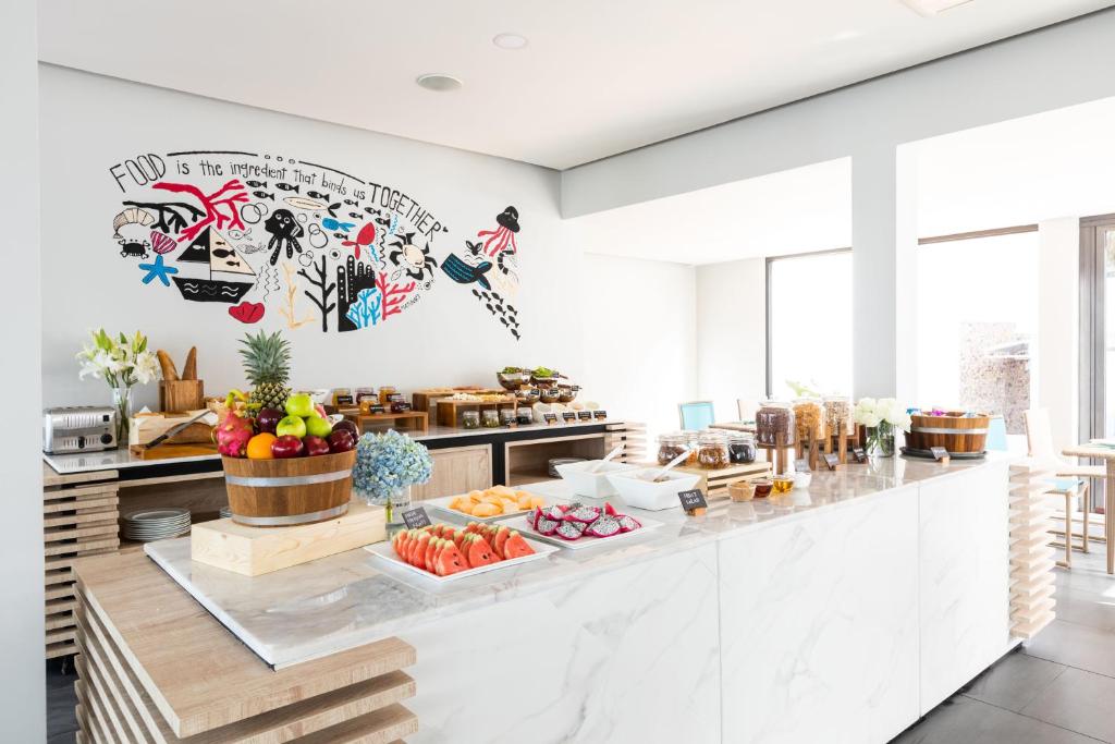 LIV Hotel Phuket Patong Beachfront - Resim 36