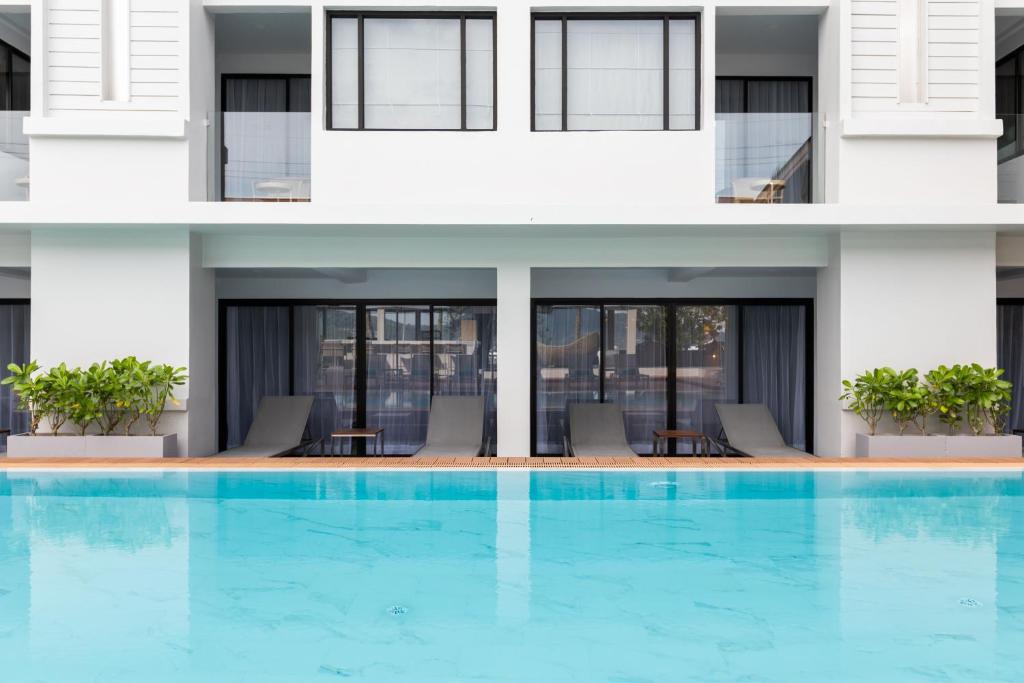 LIV Hotel Phuket Patong Beachfront - Resim 30