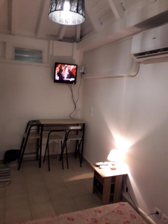 TV a/nebo společenská místnost v ubytování Le Saint Georges