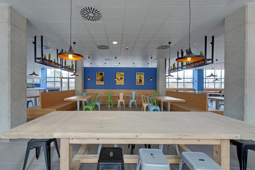 Restaurace v ubytování Madrid Airport Suites, Affiliated by Meliá