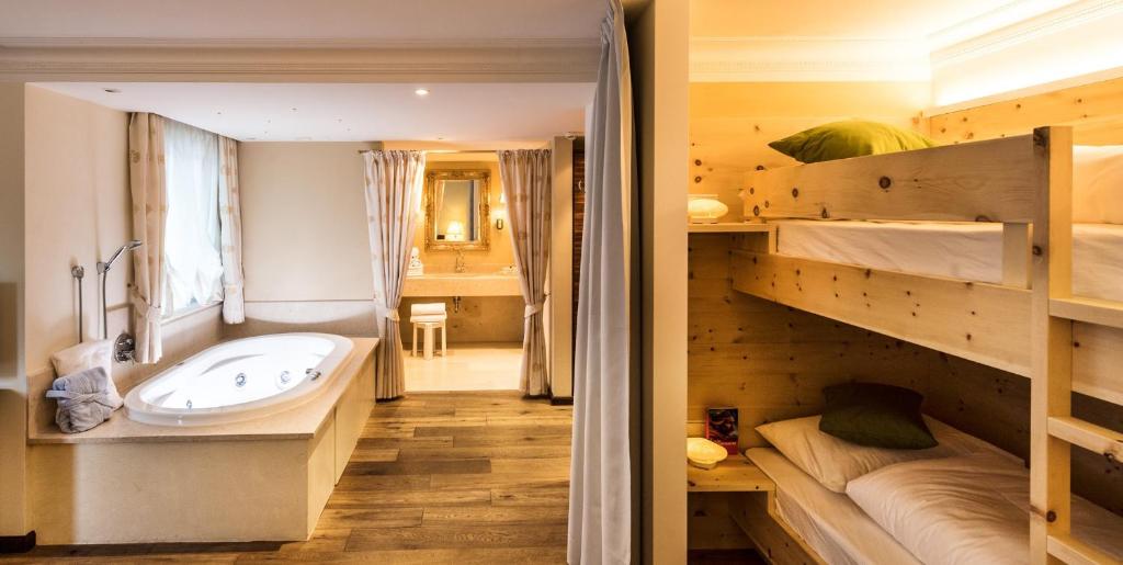 Postel nebo postele na pokoji v ubytování Hotel Fameli