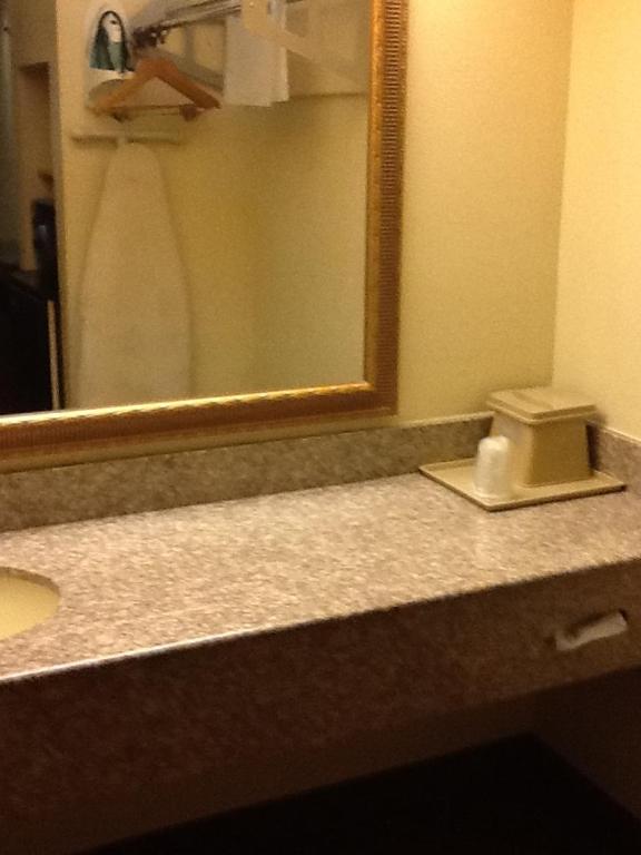 Americas Best Value Inn - Brookhaven - King Room Fumar