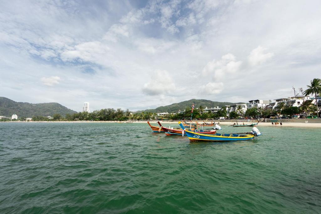 LIV Hotel Phuket Patong Beachfront - Resim 25