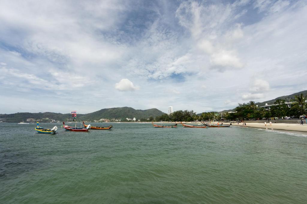 LIV Hotel Phuket Patong Beachfront - Resim 26