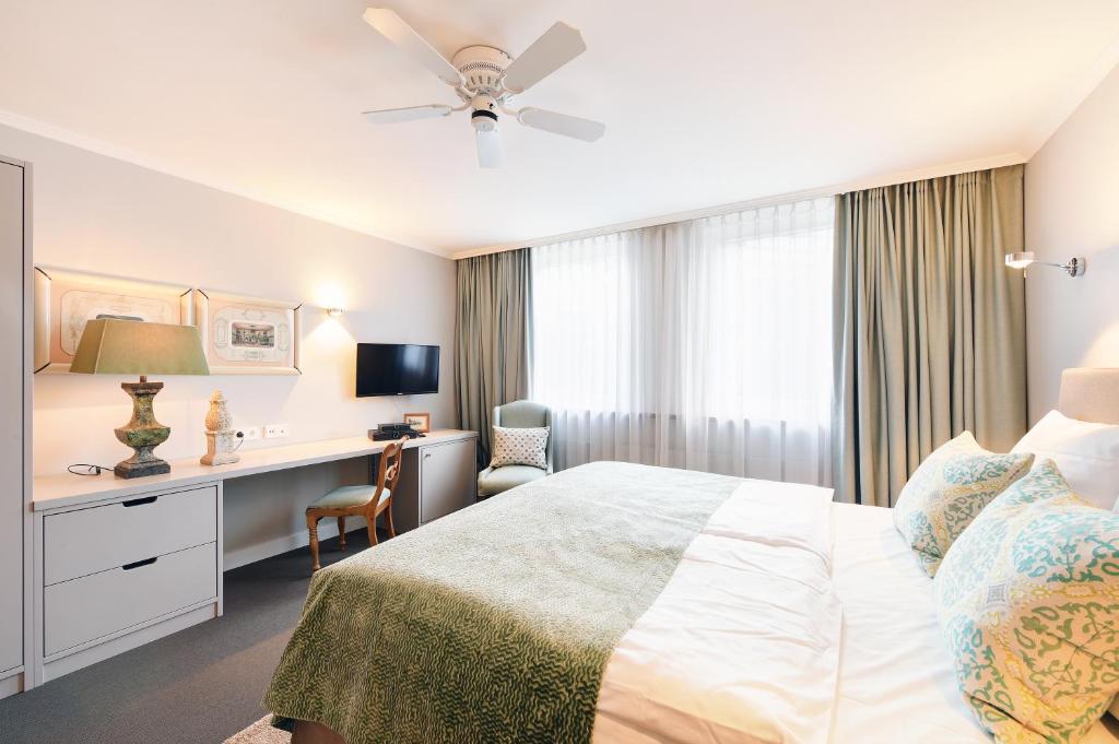 Postel nebo postele na pokoji v ubytování Hotel Admiral