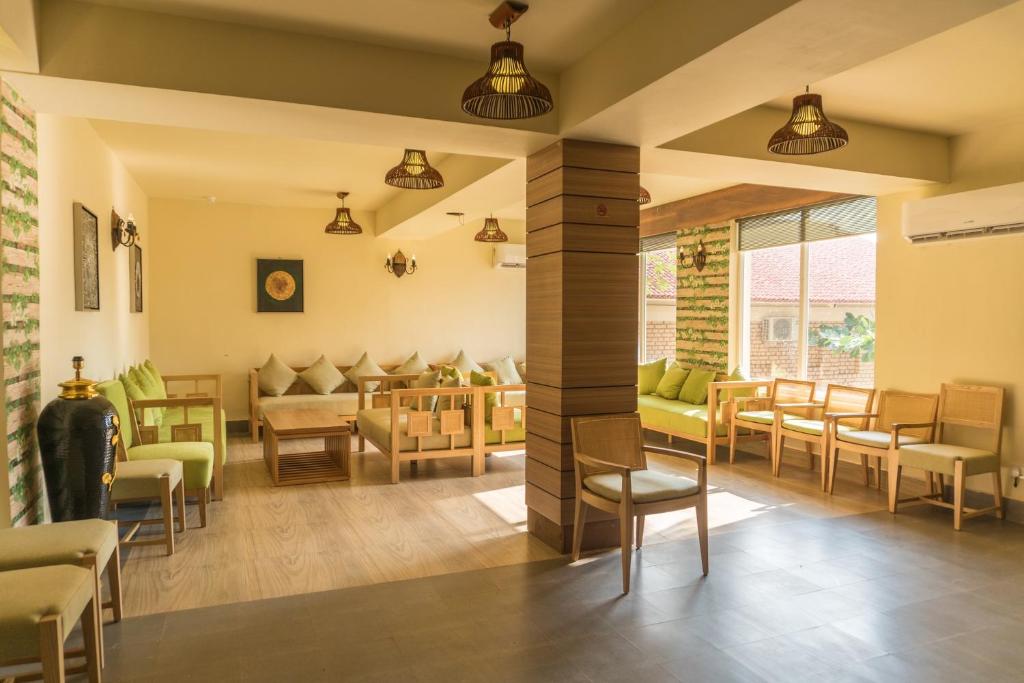 Posezení v ubytování Kushal Palli Resorts- A unit of PearlTree Hotels & Resorts