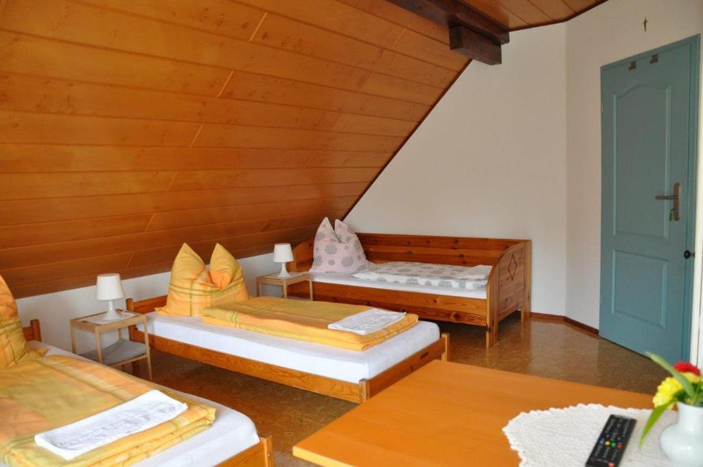 Kwatery przy A4 - Triple Room With Balcony