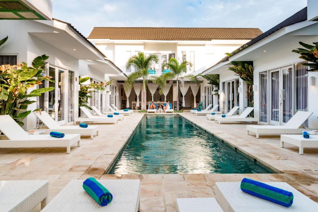 Bazén v ubytování Cocotoa Boutique Hotel & Villa nebo v jeho okolí