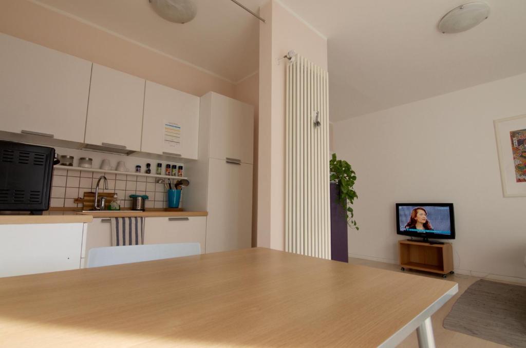 Kuchnia lub aneks kuchenny w obiekcie Interno 77 di TSS' - Appartamento soleggiato con Ampie Finestre & Internet Veloce con Fibra - Perfetto per Coppie