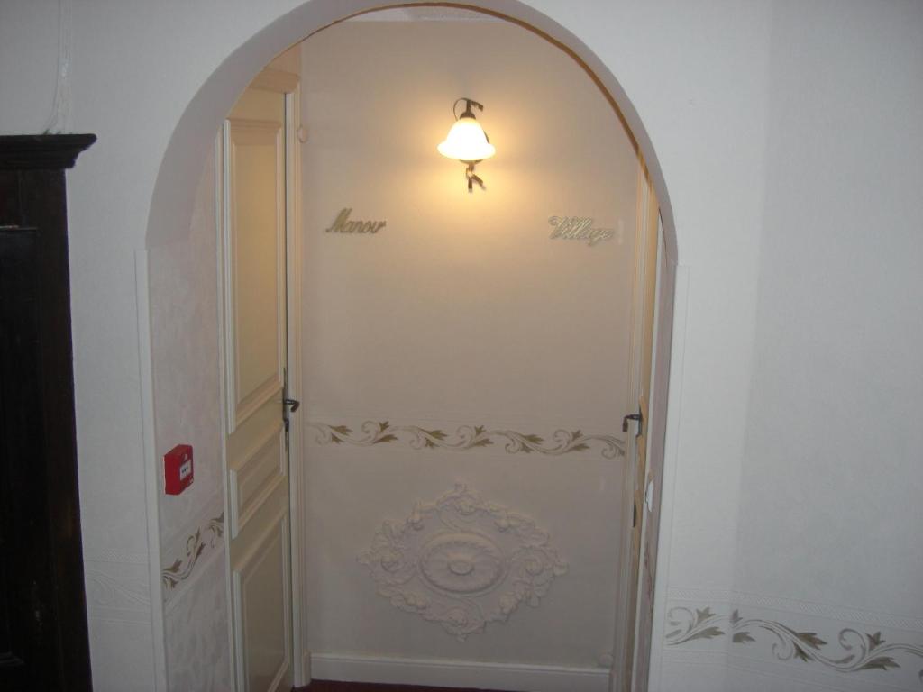 an archway with a light on top of a door at La Marjolaine in Juan-les-Pins