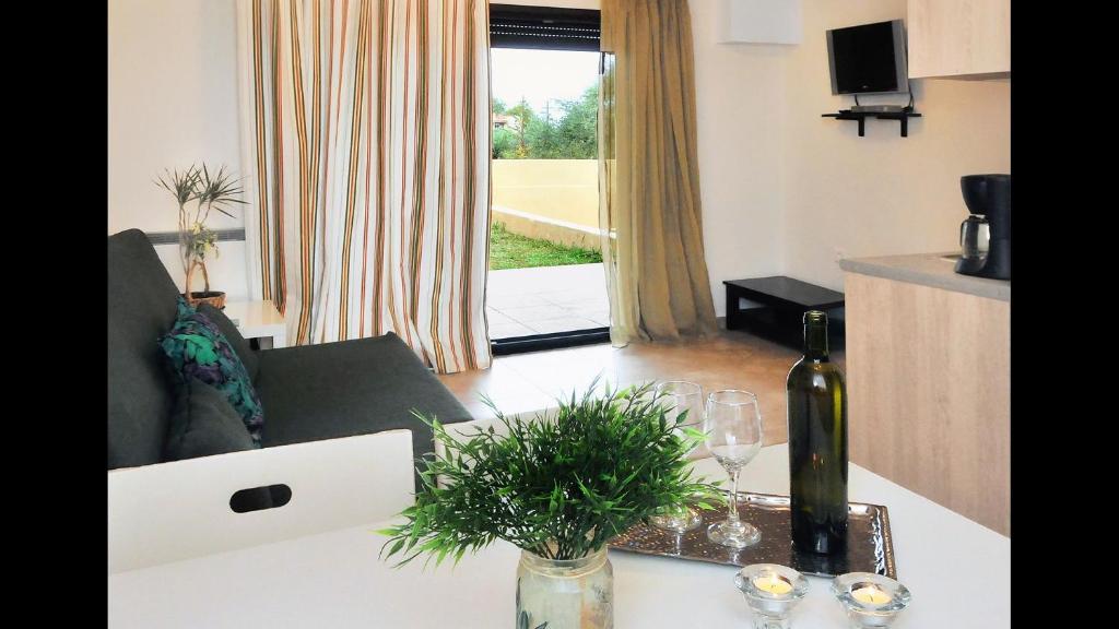 Booking.com: Milonas Villas , Σκάλα Ραχωνίου, Ελλάδα . Κάντε κράτηση  ξενοδοχείου τώρα!