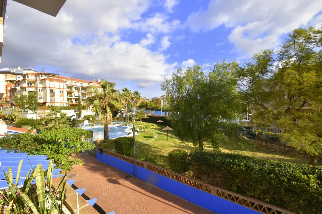 The swimming pool at or close to Reserva del Parque