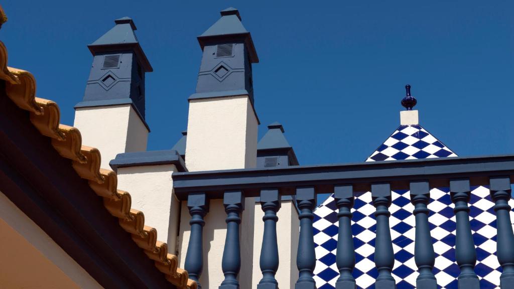 a building with two towers on top of it at Leo San Bruno in Isla Canela
