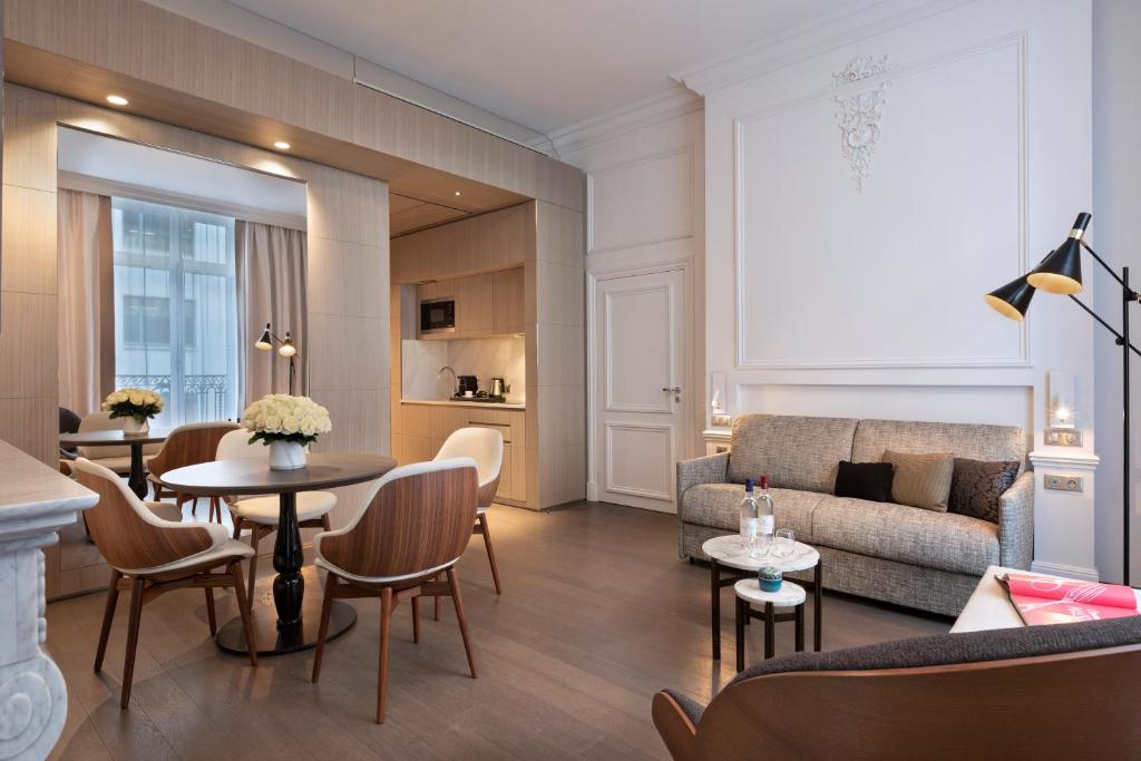 Gallery image of La Clef Champs-Élysées Paris by The Crest Collection in Paris