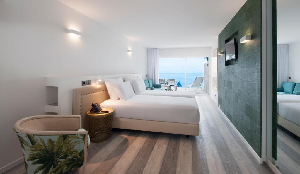 Postel nebo postele na pokoji v ubytování Hotel Alto Lido