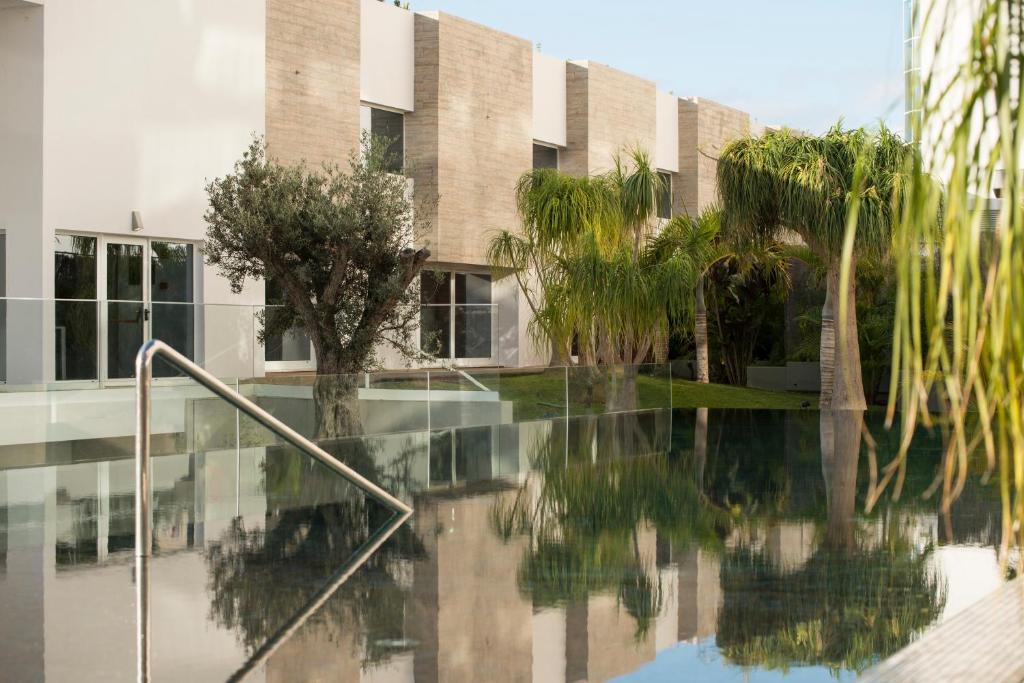 Bazén v ubytování Hotel Alto Lido nebo v jeho okolí