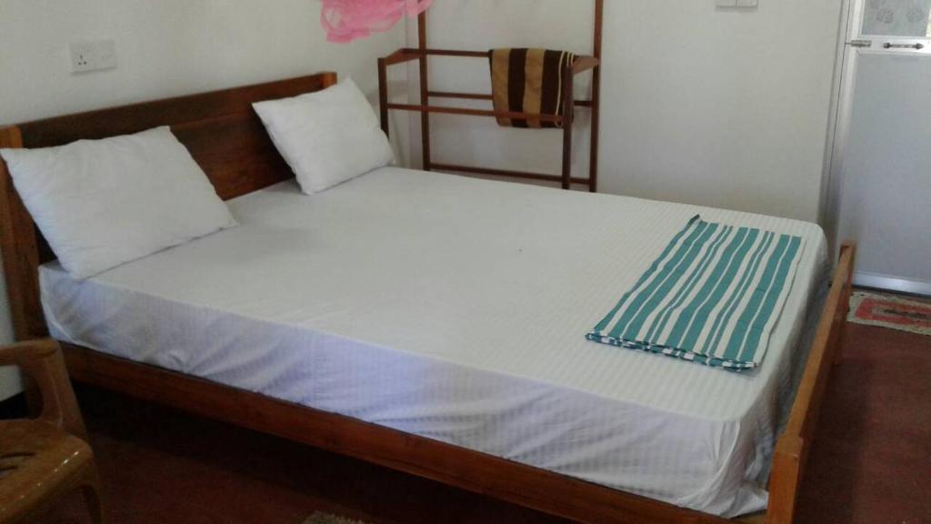 Postel nebo postele na pokoji v ubytování Sai Seashell Rest Inn Nilaveli