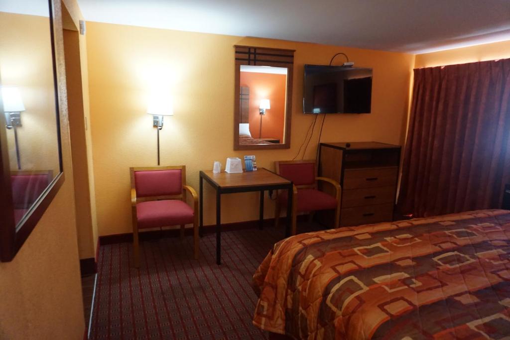 Relax Inn - Deluxe King Room