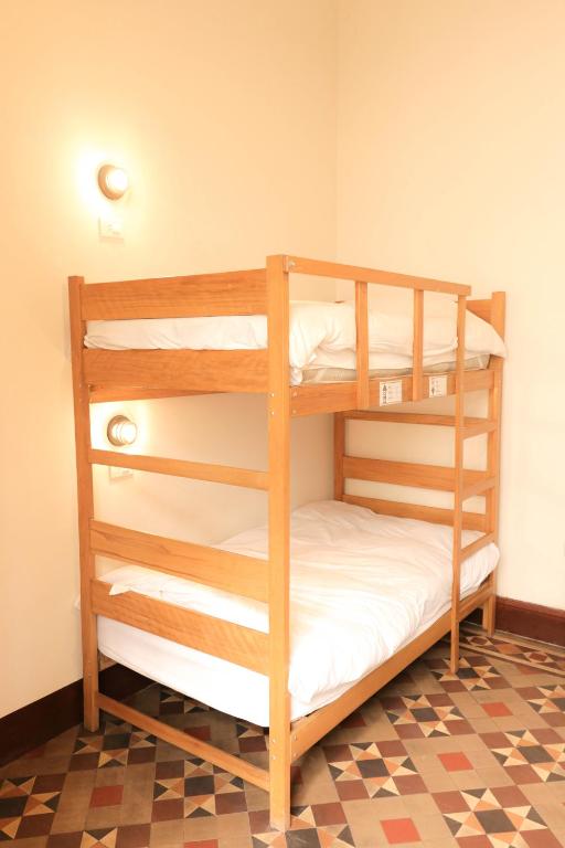 Postel nebo postele na pokoji v ubytování 1900 Backpacker's Hostel