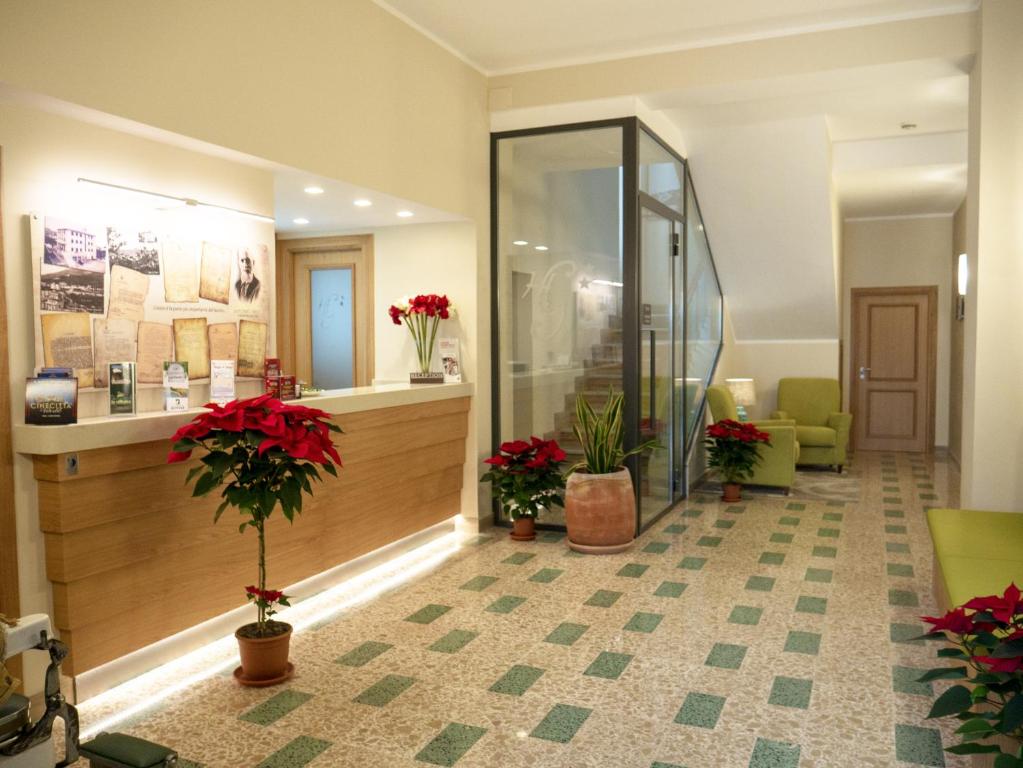a lobby with a waiting area with flowers and plants at Hotel Del Golfo in Formia