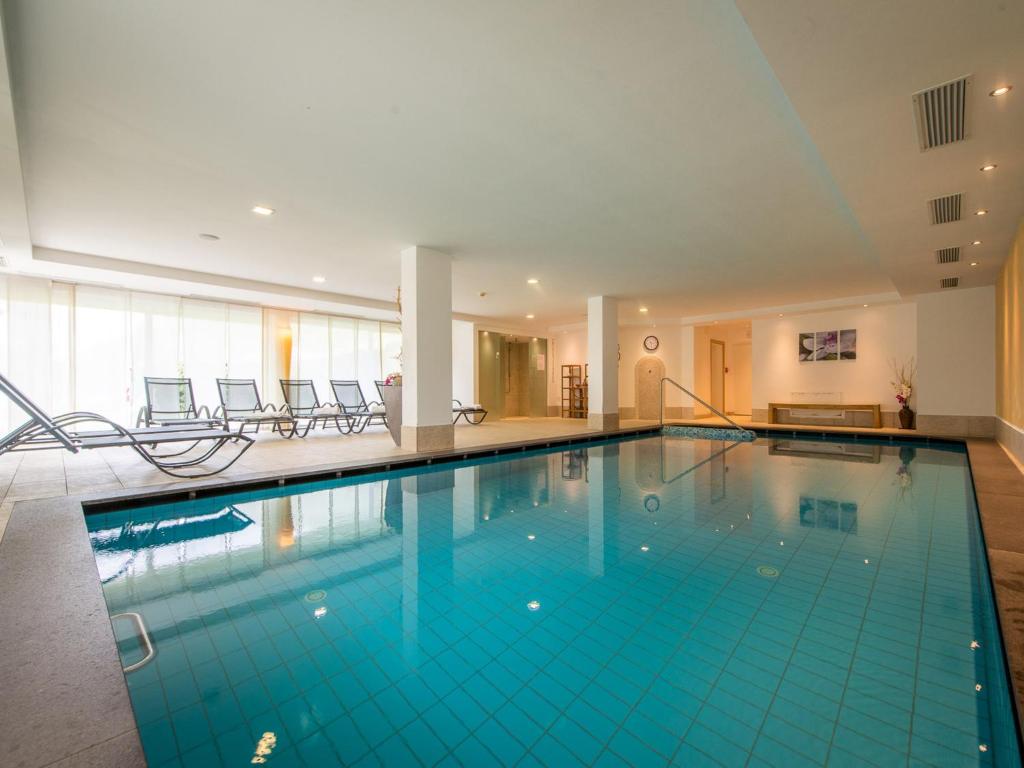 Πισίνα στο ή κοντά στο Hotel Bacher