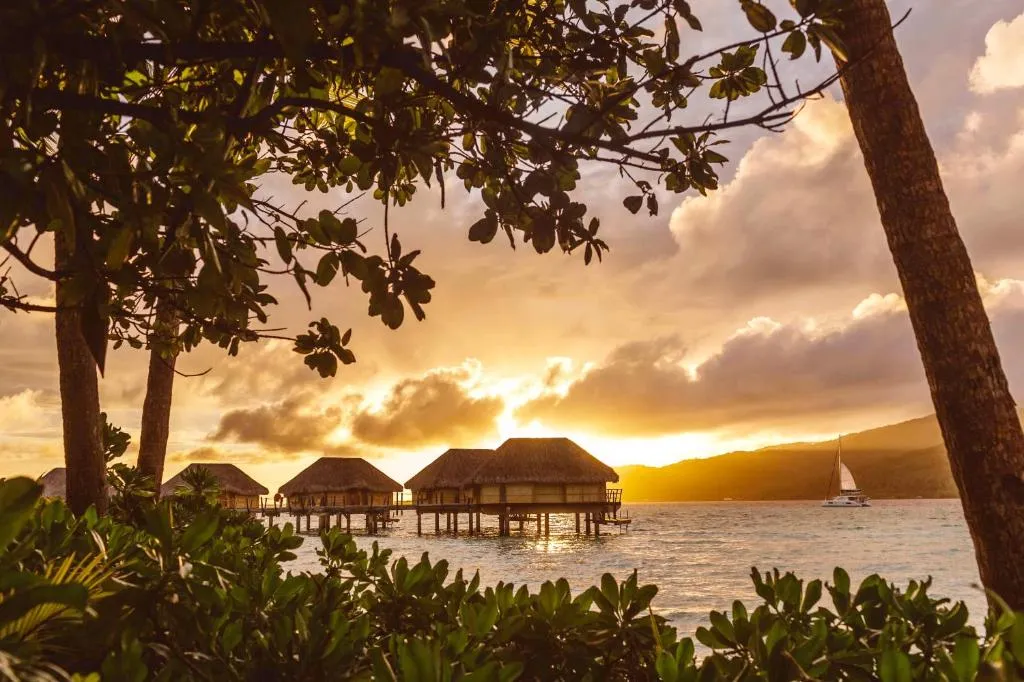 Taha’a Overwater Suite