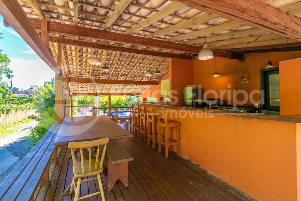  Casa 3 dormitórios com Piscina e campo de futebol