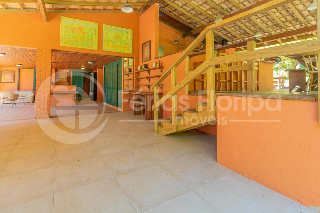  Casa 3 dormitórios com Piscina e campo de futebol