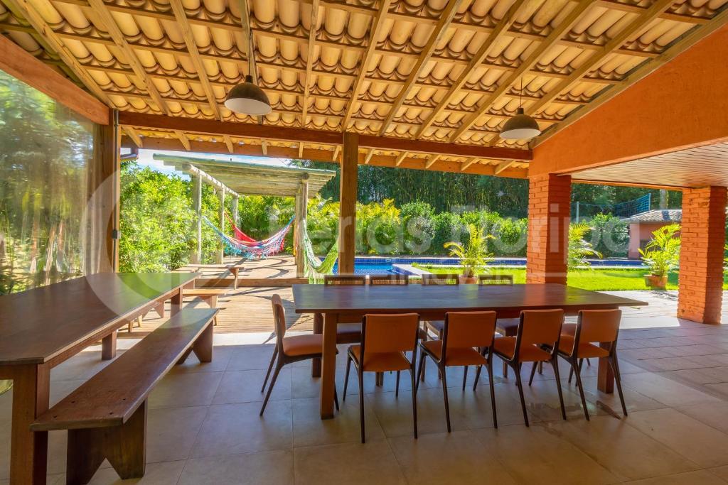  Casa 3 dormitórios com Piscina e campo de futebol
