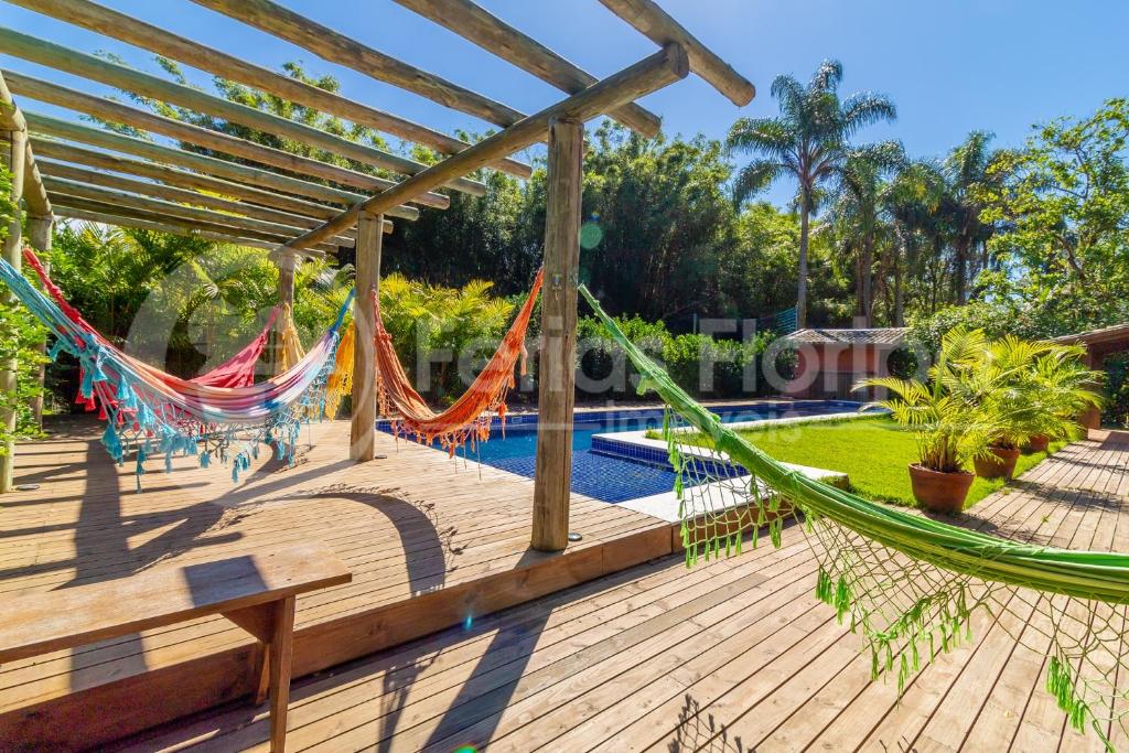  Casa 3 dormitórios com Piscina e campo de futebol