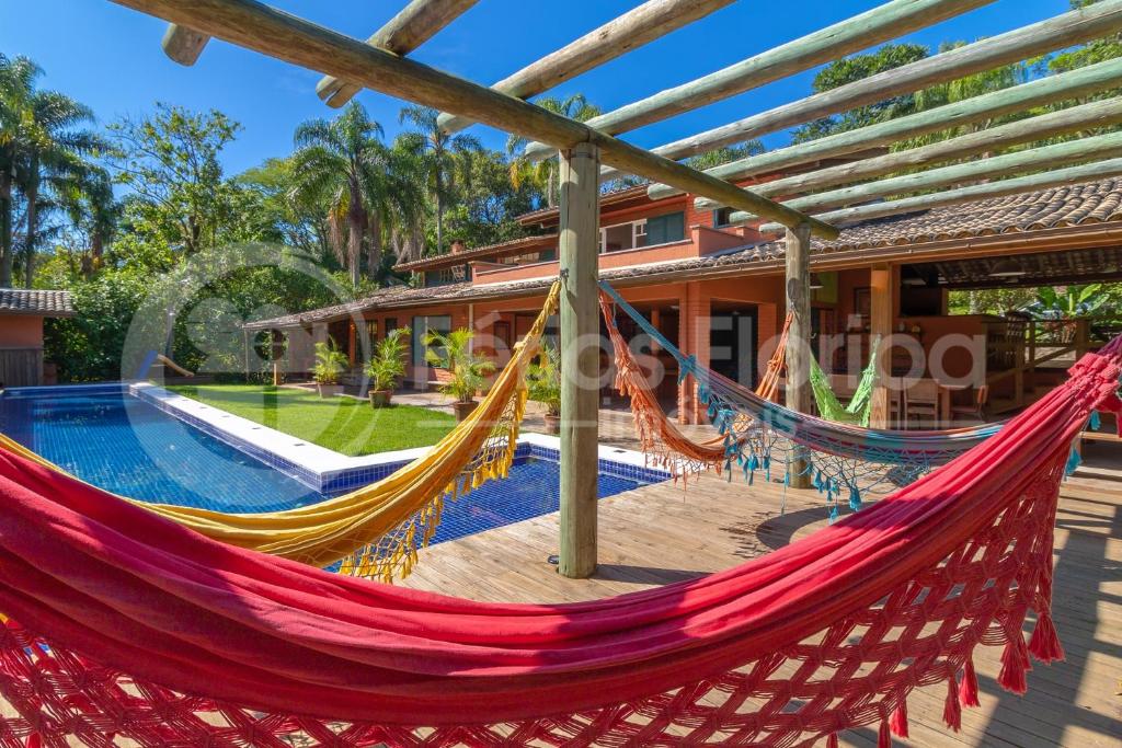  Casa 3 dormitórios com Piscina e campo de futebol
