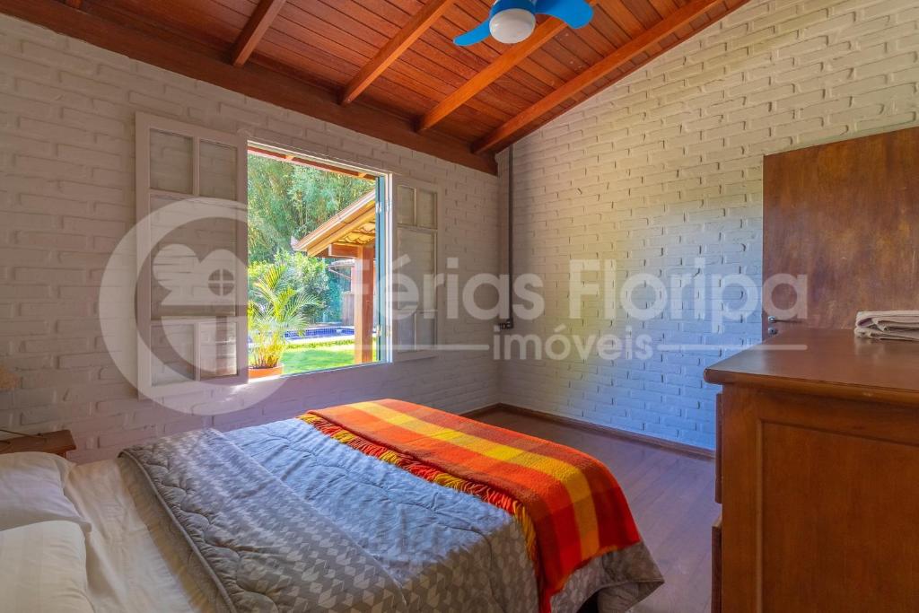  Casa 3 dormitórios com Piscina e campo de futebol