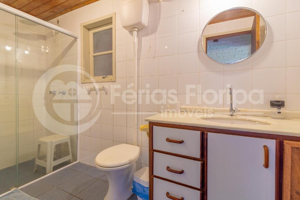  Casa 3 dormitórios com Piscina e campo de futebol