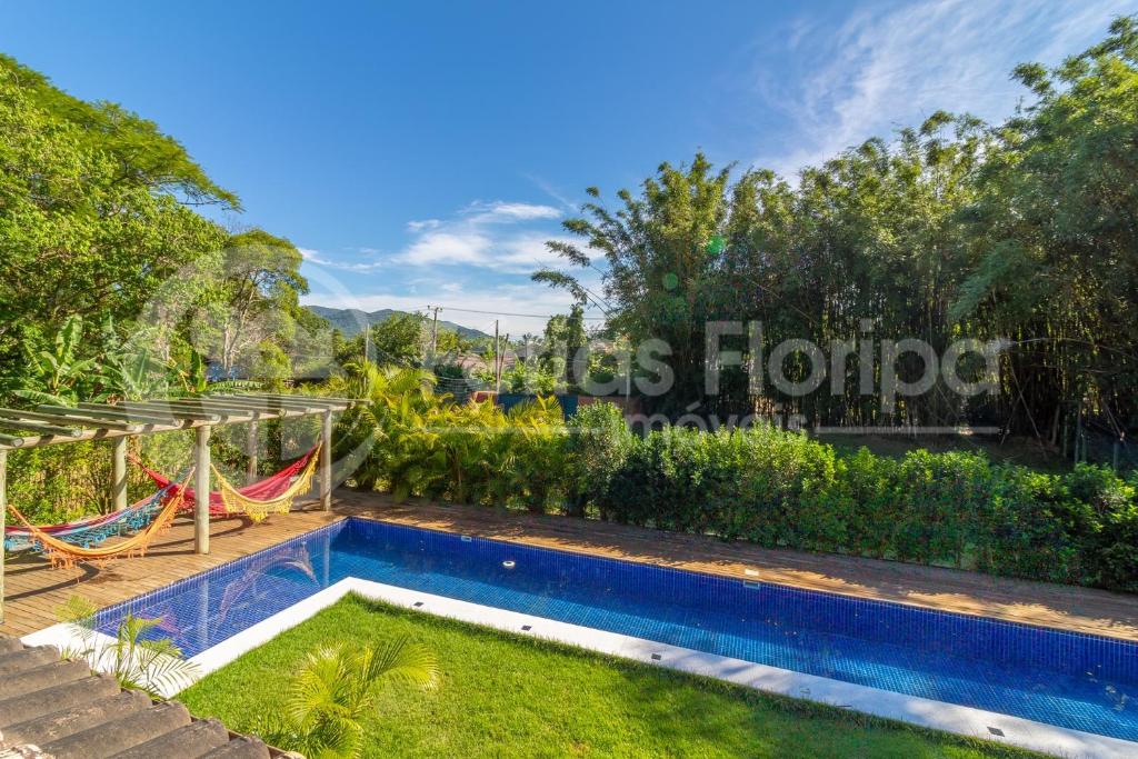  Casa 3 dormitórios com Piscina e campo de futebol