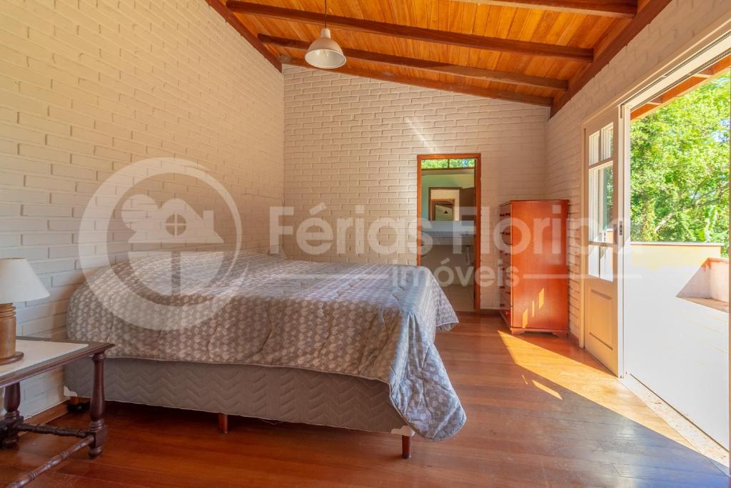  Casa 3 dormitórios com Piscina e campo de futebol