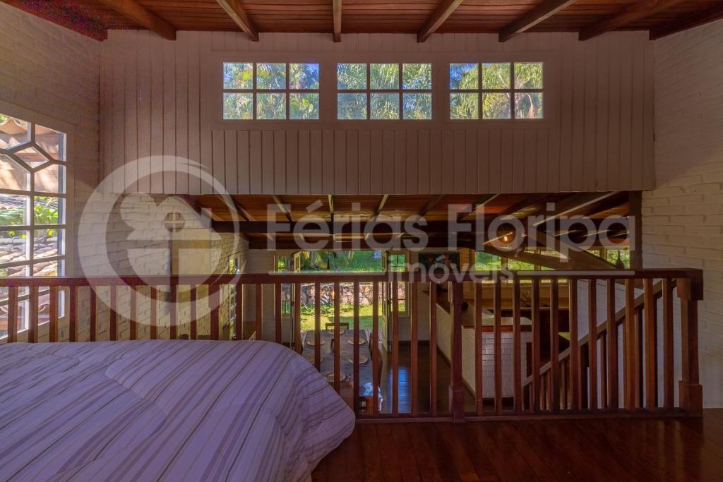  Casa 3 dormitórios com Piscina e campo de futebol