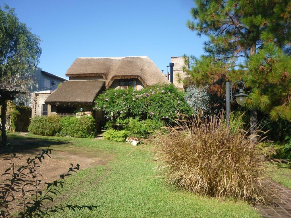 Κήπος έξω από το Cabañas del Uru