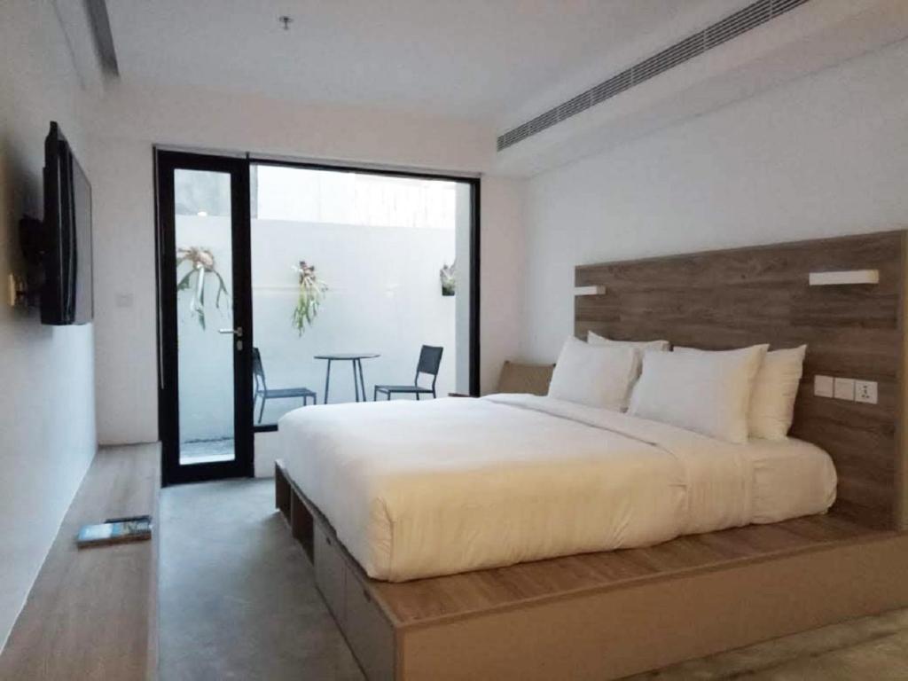 Postel nebo postele na pokoji v ubytování Lloyd's Inn Bali